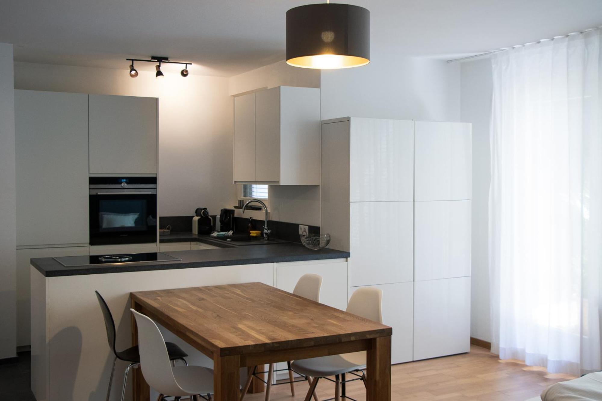 Stylische Stadt-Wohnung Bregenz - Mit Parkplatz Bagian luar foto
